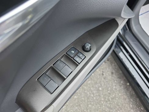 Used 2021 Toyota Camry SE image 18