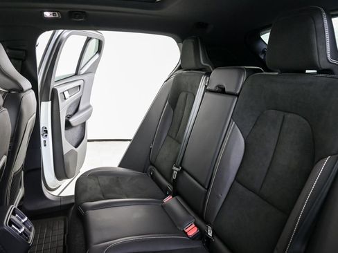 Used 2021 Volvo XC40 T5 R-Design w/ Advanced Package image 20