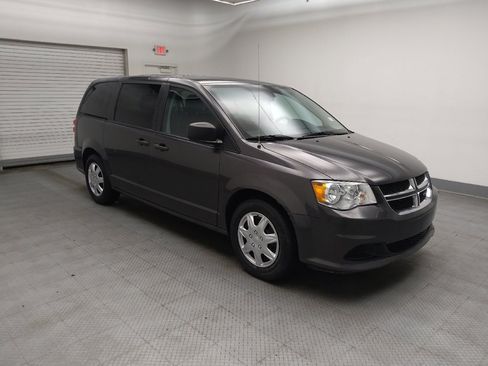 Used 2019 Dodge Grand Caravan SE w/ UConnect Hands-Free Group image 11