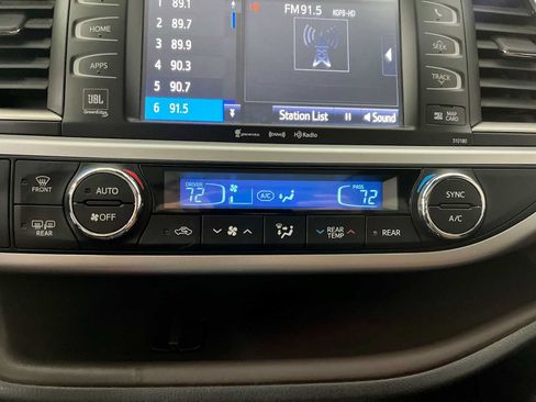 Used 2017 Toyota Highlander Limited Platinum AWD/4WD image 23
