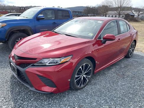 Used 2020 Toyota Camry SE image 2