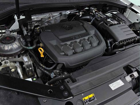 Used 2022 Volkswagen Tiguan SE R-Line image 19