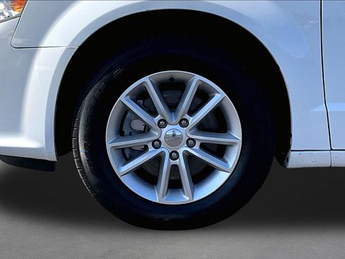 Used 2018 Dodge Grand Caravan SXT FWD image 8