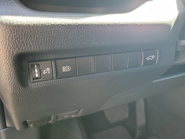Used 2023 Toyota RAV4 XLE Premium FWD image 17