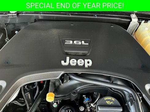 Used 2020 Jeep Gladiator Overland w/ LED Lighting Group image 30