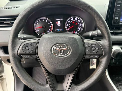 Used 2021 Toyota RAV4 LE FWD image 12