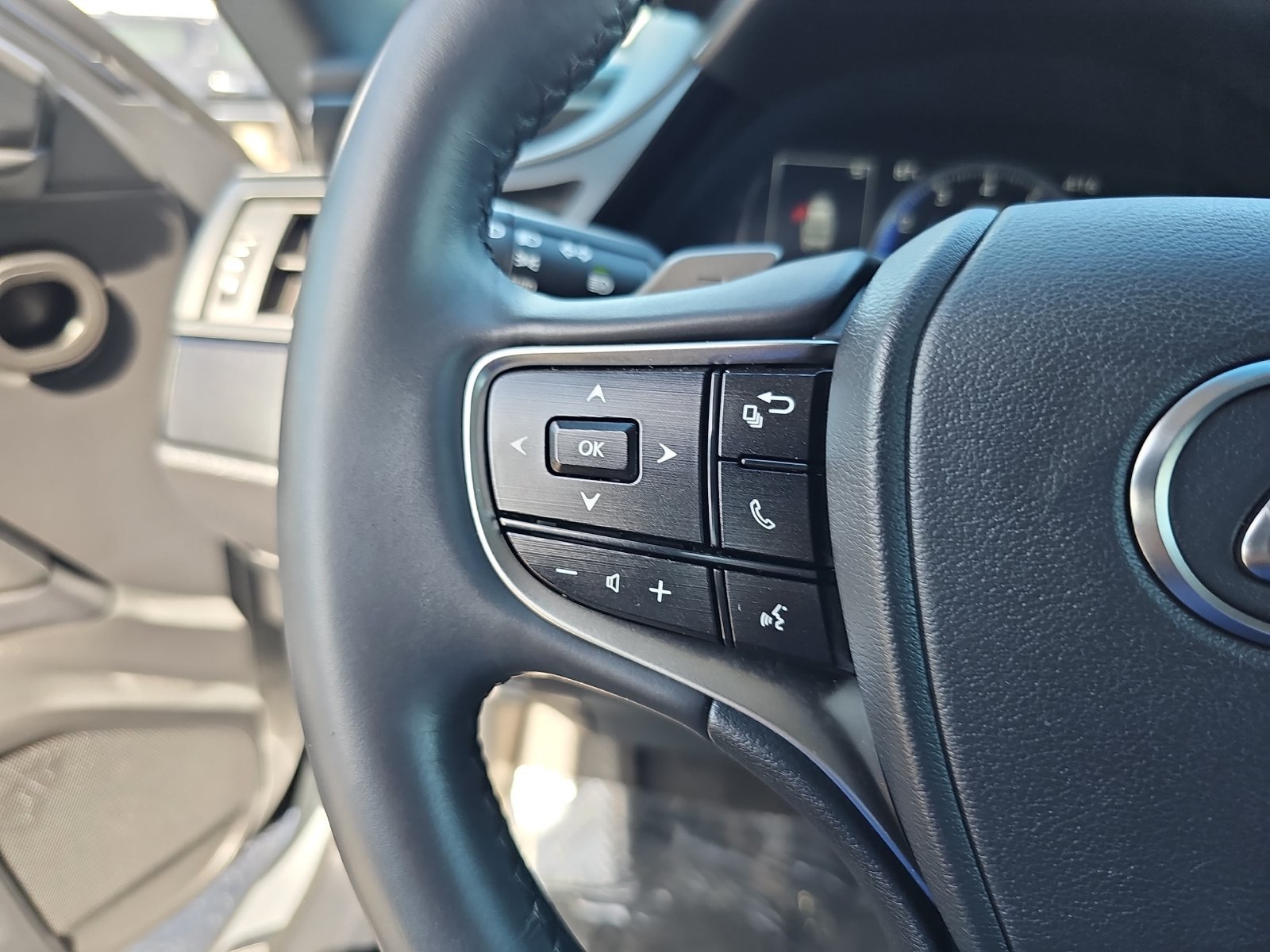 Used 2022 Lexus ES 350 w/ Accessory Package FWD image 16