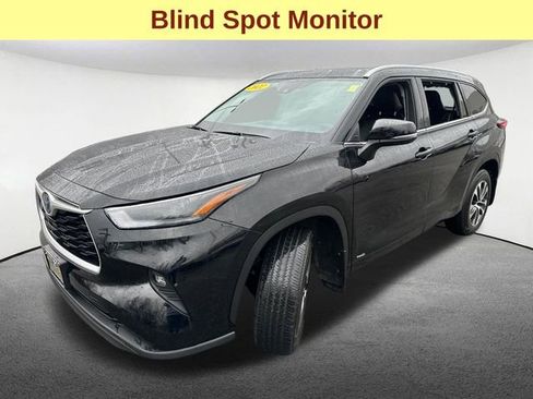 Used 2022 Toyota Highlander XLE AWD/4WD image 5