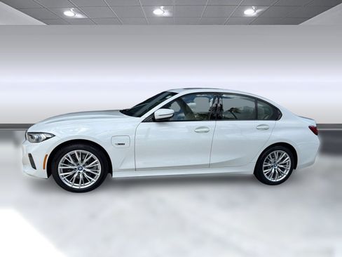 Used 2023 BMW 330e xDrive w/ Premium Package AWD/4WD image 2