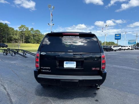 Used 2014 GMC Yukon Denali image 4