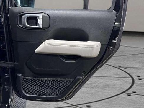 Used 2021 Jeep Wrangler Unlimited Sahara image 31