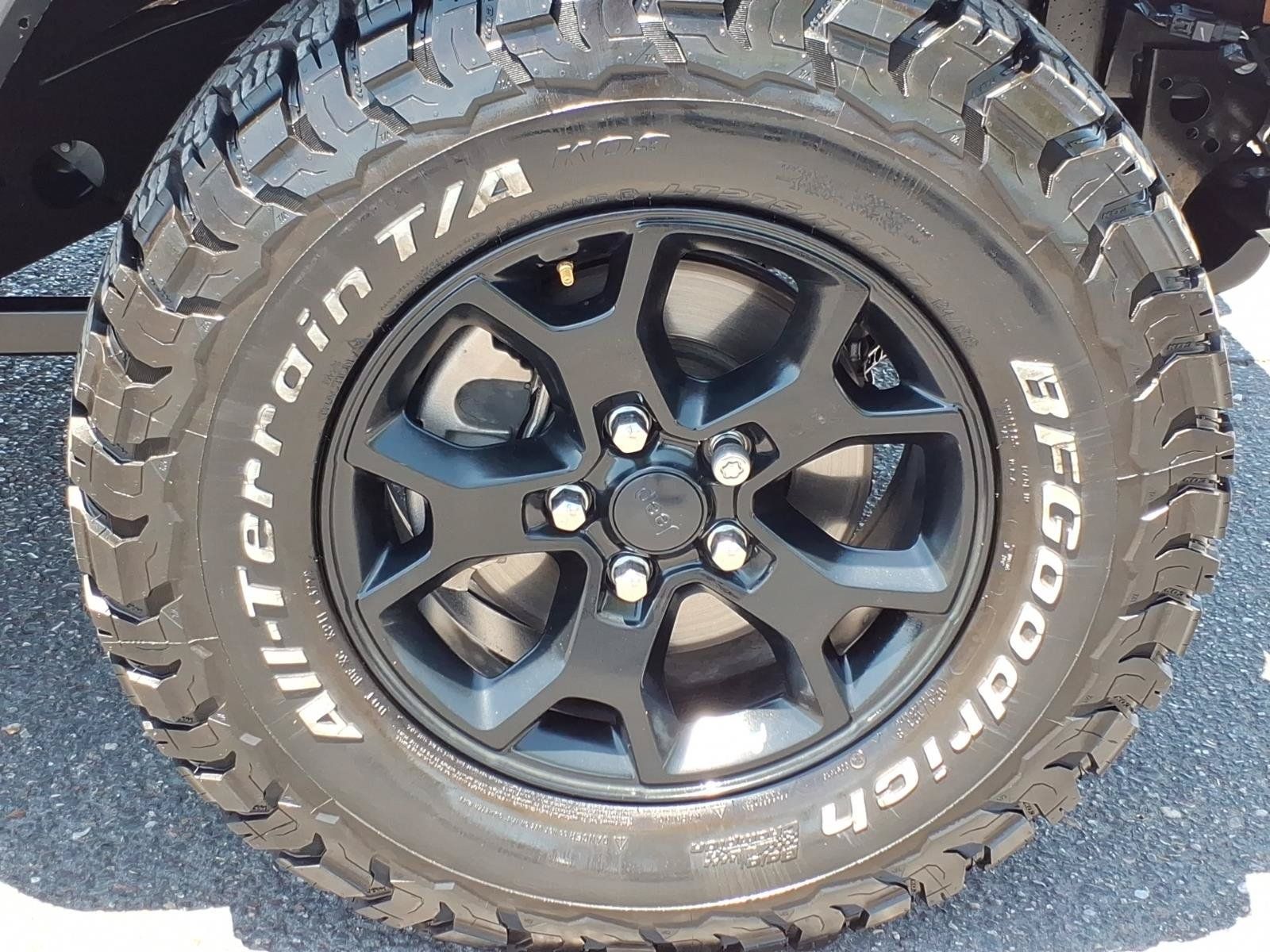 Used 2019 Jeep Wrangler Unlimited Sahara w/ Quick Order Package 24M Moab AWD/4WD image 9