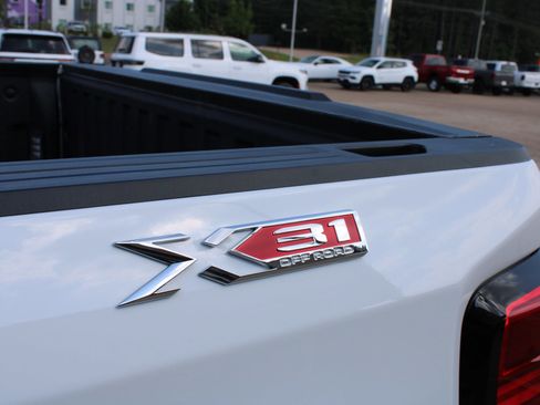 Used 2025 GMC Sierra 1500 Elevation w/ LPO, Elevation Black Package AWD/4WD image 14