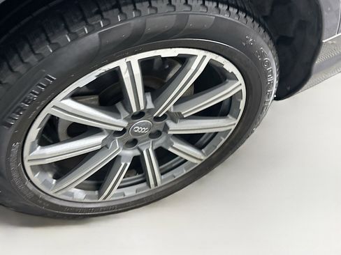 Used 2018 Audi Q7 3.0T Prestige w/ Prestige Package image 11