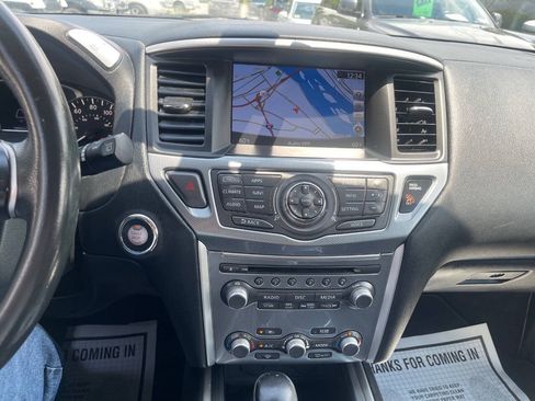 Used 2017 Nissan Pathfinder SL w/ SL Premium Package AWD/4WD image 17