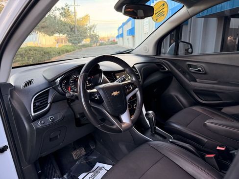 Used 2017 Chevrolet Trax LT w/ LT Convenience Package image 11