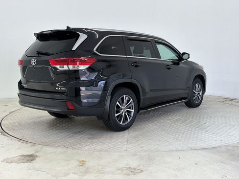 Used 2017 Toyota Highlander XLE AWD/4WD image 9