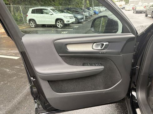 Certified 2023 Volvo XC40 B5 Plus w/ Protection Package Premier AWD/4WD image 14