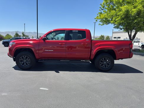 Certified 2022 Toyota Tacoma SR5 w/ Technology Package AWD/4WD image 4