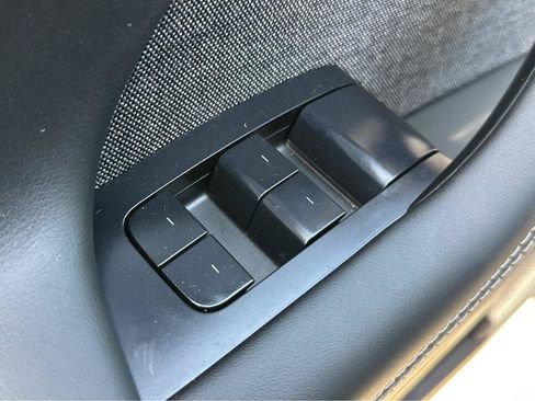 Used 2022 Tesla Model X AWD/4WD image 31