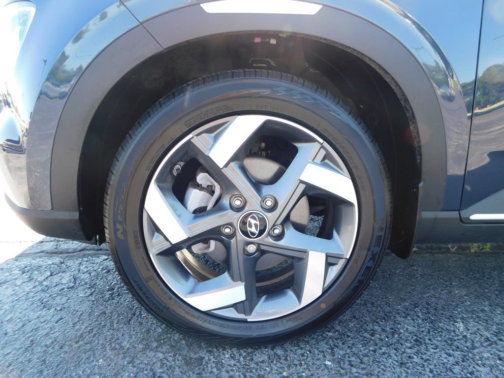 Used 2025 Hyundai Venue Limited FWD image 10