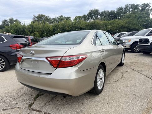 Used 2016 Toyota Camry LE FWD image 5