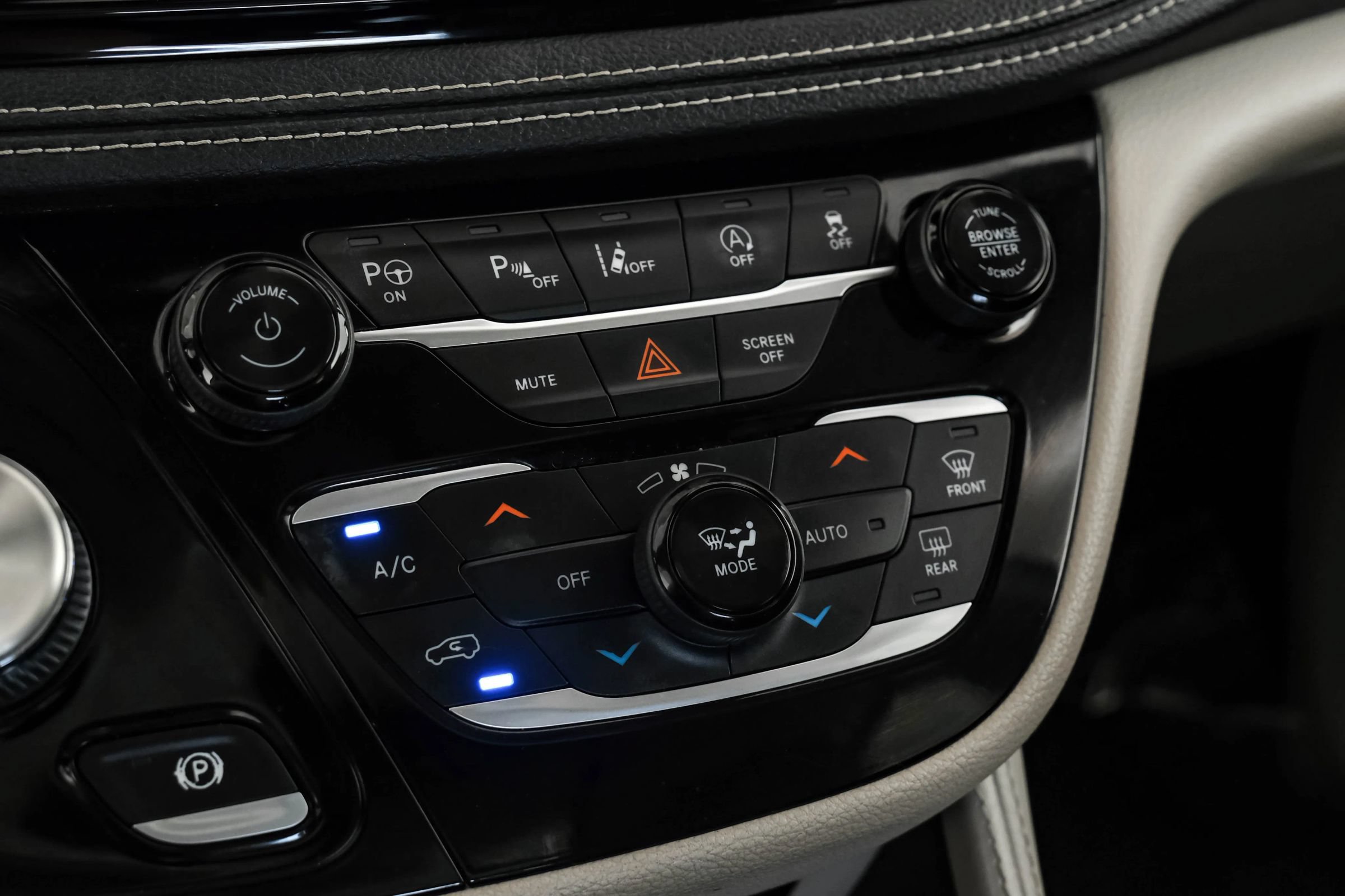 Used 2022 Chrysler Pacifica Limited FWD image 21