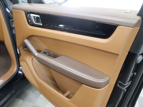 Used 2019 Porsche Cayenne AWD/4WD image 34