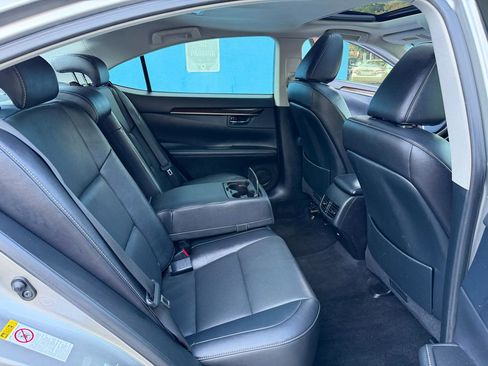 Used 2015 Lexus ES 350 w/ Premium Package FWD image 23
