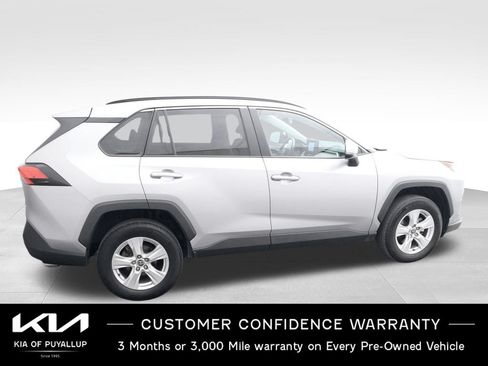 Used 2021 Toyota RAV4 XLE w/ XLE Grade Weather Package AWD/4WD image 4