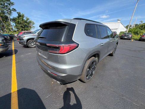 Used 2025 GMC Acadia Elevation w/ Elevation Premium Package AWD/4WD image 3