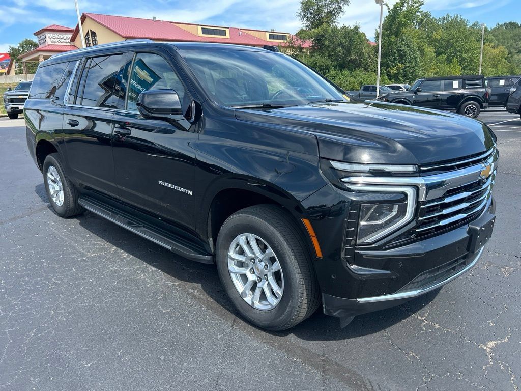Used 2025 Chevrolet Suburban LT AWD/4WD image 3