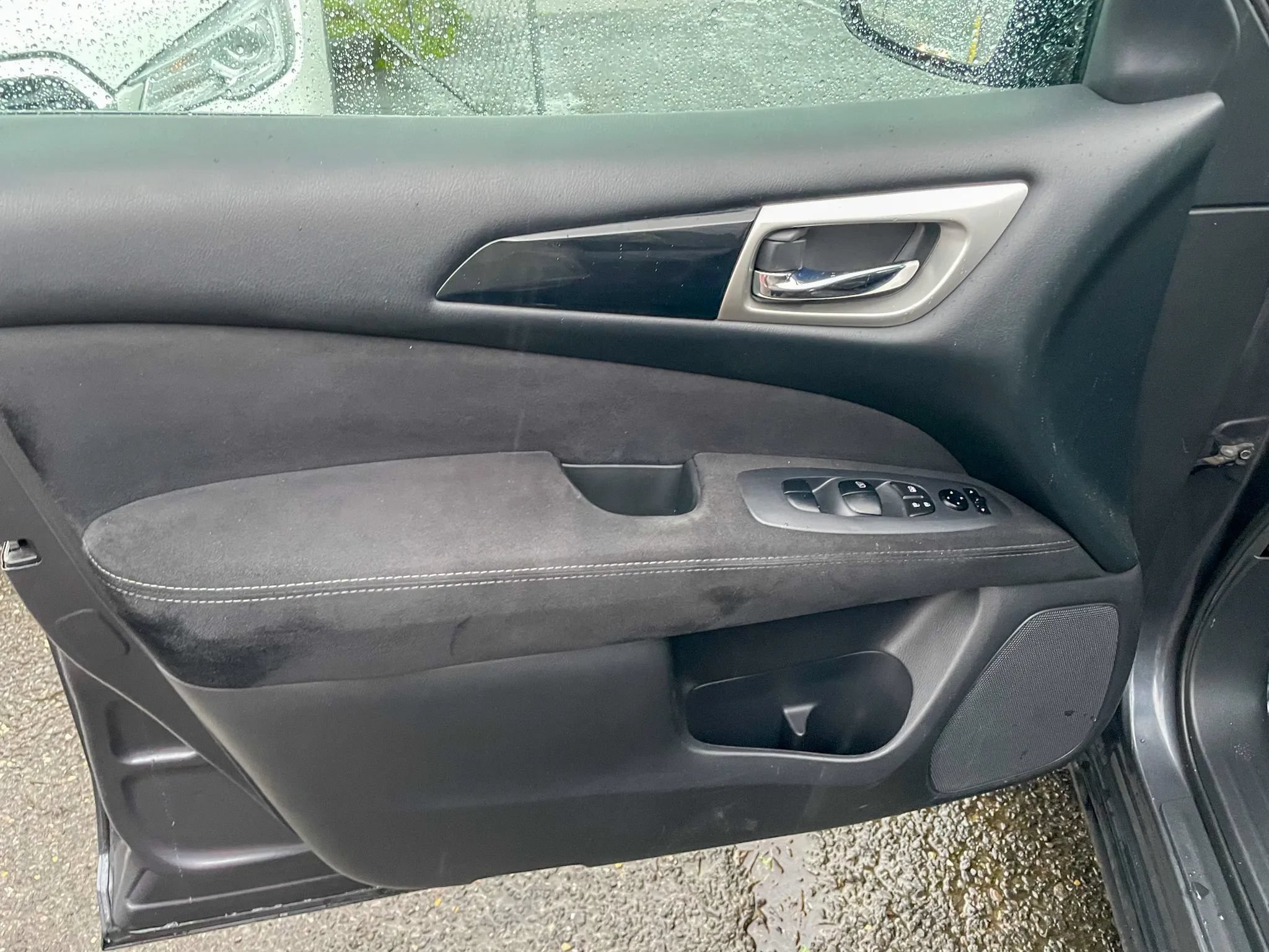 Used 2014 Nissan Pathfinder S FWD image 10