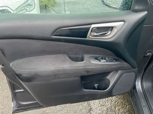 Used 2014 Nissan Pathfinder S FWD image 10