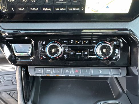New 2026 GMC Sierra 1500 AT4 w/ Technology Package AWD/4WD image 32