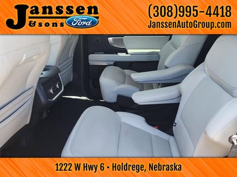 Used 2025 Ford Expedition Platinum w/ Driver's Package AWD/4WD image 21