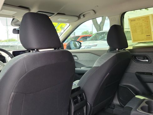 Used 2023 Nissan Rogue SV FWD image 12