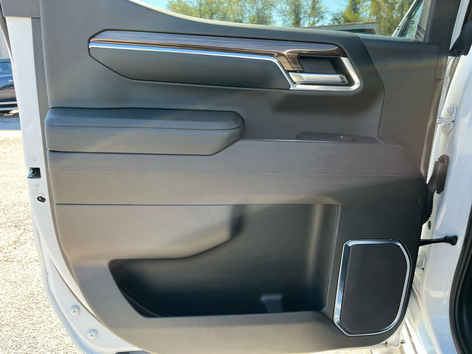 Used 2024 Chevrolet Silverado 1500 LT Trail Boss w/ LPO, Dark Essentials Package AWD/4WD image 19
