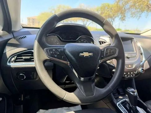 Used 2017 Chevrolet Cruze LT FWD image 32