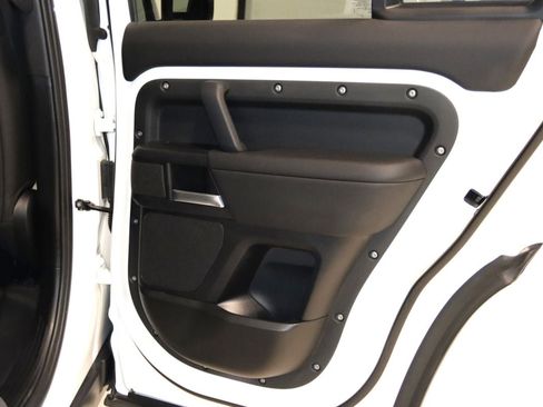 Used 2025 Land Rover Defender 110 S image 66