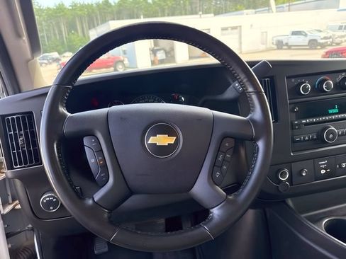 Used 2021 Chevrolet Express 4500 w/ Power Convenience Package RWD image 18