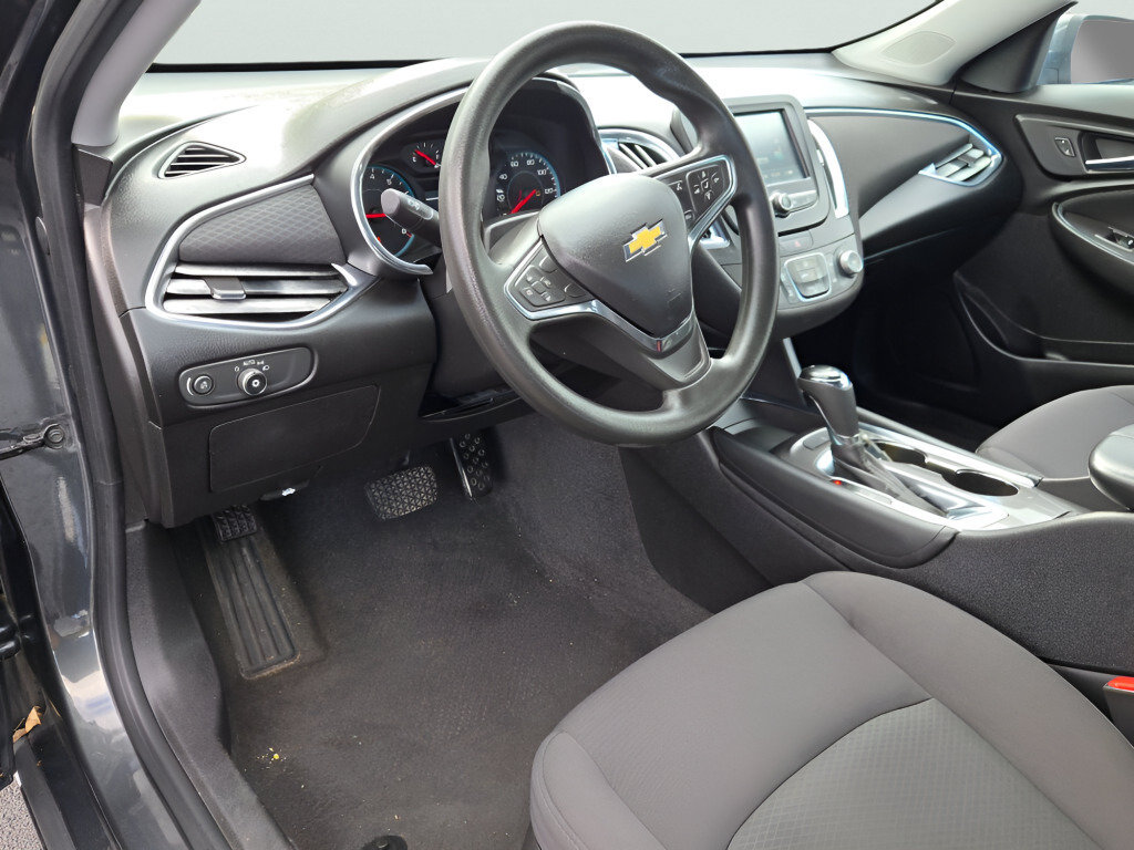 Used 2017 Chevrolet Malibu LT FWD image 25