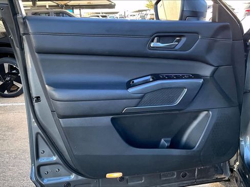 Used 2022 Nissan Pathfinder SL w/ Lighting Package (N92) image 23