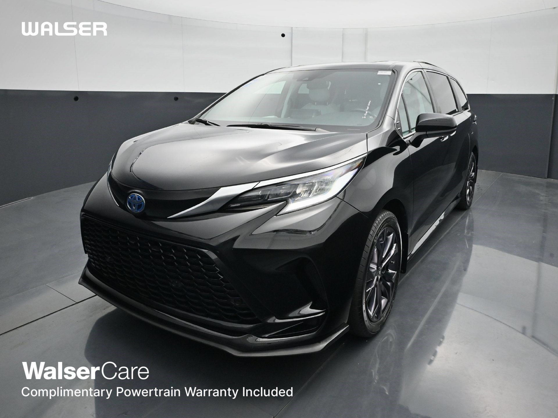 Used 2022 Toyota Sienna XSE FWD image 1