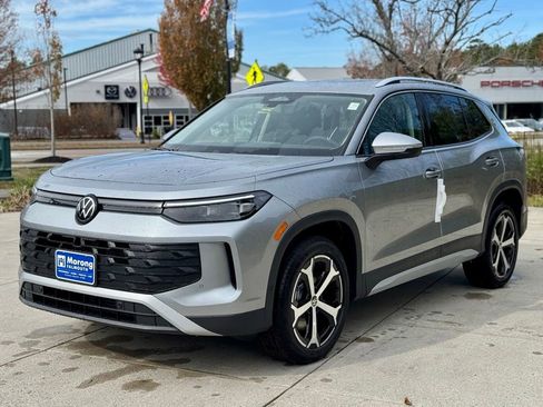 New 2025 Volkswagen Tiguan SE image 4