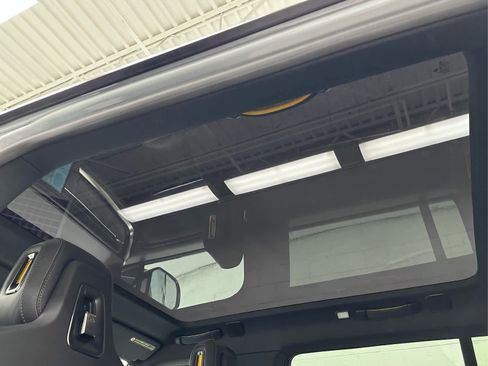 Used 2025 Rivian R1S Adventure image 38