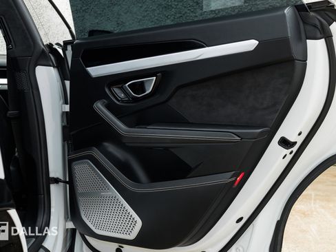 Used 2019 Lamborghini Urus AWD/4WD image 35
