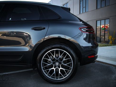 Used 2018 Porsche Macan S image 11