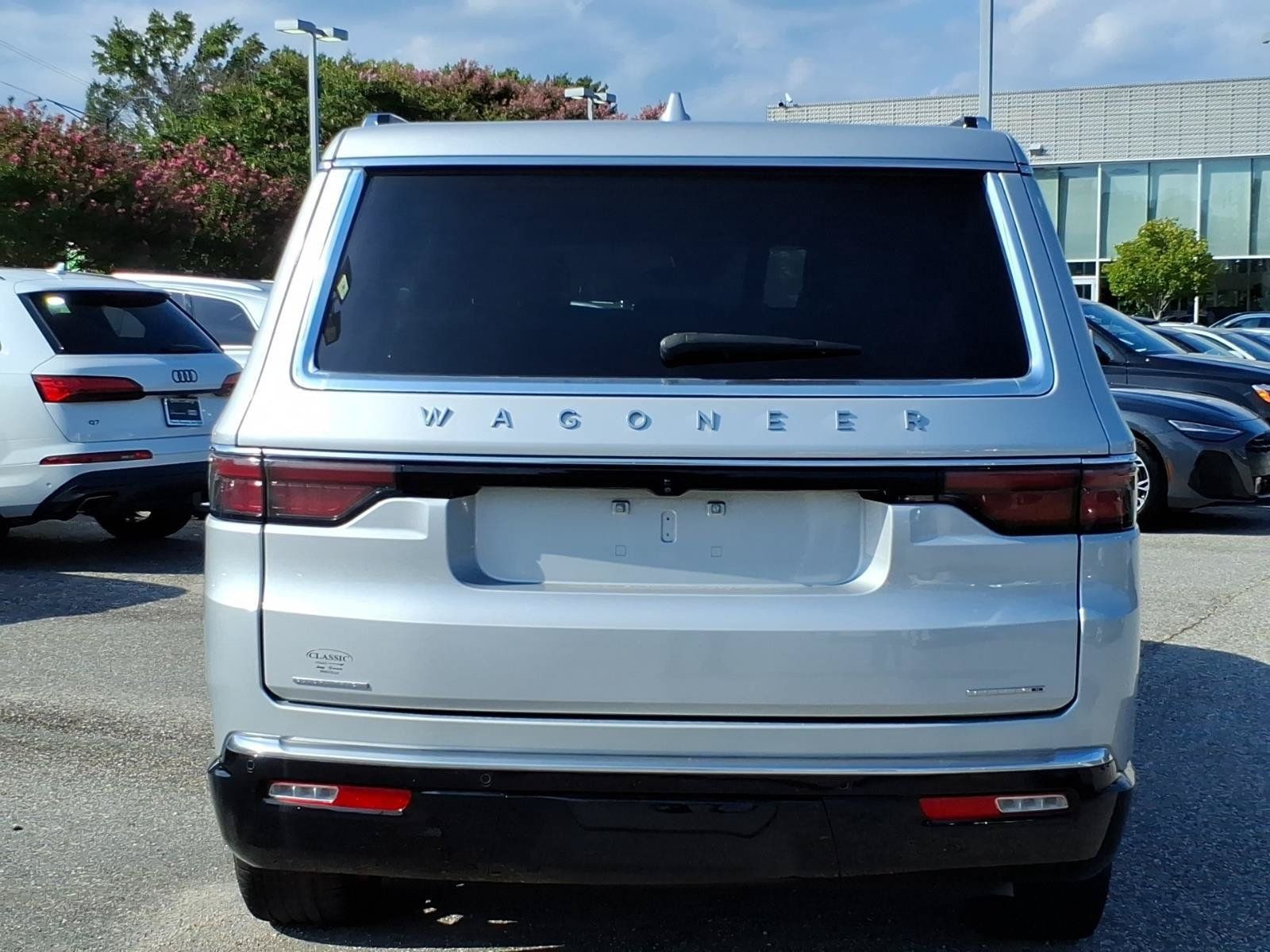 Used 2023 Jeep Wagoneer Series II AWD/4WD image 9
