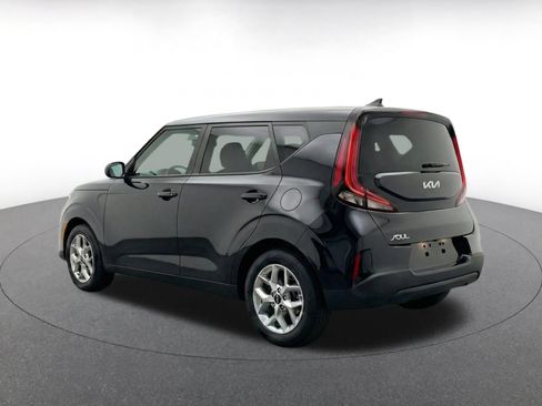 Used 2025 Kia Soul LX w/ LX Technology Package FWD image 7